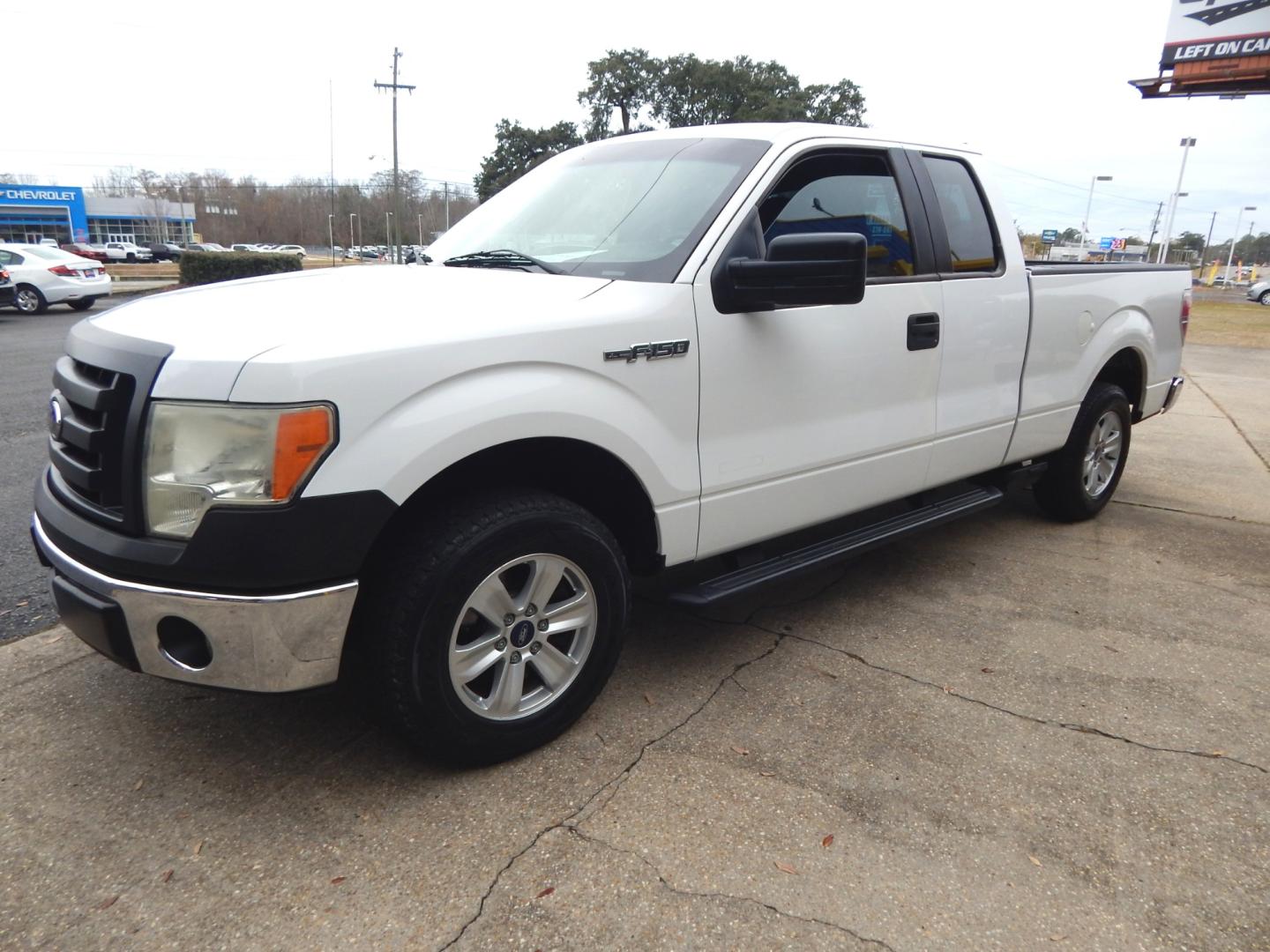 2012 White /Gray Ford F-150 (1FTFX1CT0CK) with an 3.7L 6 Cyl. engine, Automatic transmission, located at 3120 W Tennessee St, Tallahassee, FL, 32304-1002, (850) 575-6702, 30.458841, -84.349648 - Used Car Supermarket is proud to present you with this loaded immaculate 2012 Ford F150 Supercab with low miles. Used Car Supermarket prides itself in offering you the finest pre-owned vehicle in Tallahassee. Used Car Supermarket has been locally family owned and operated for over 48 years. Our F150 - Photo#1